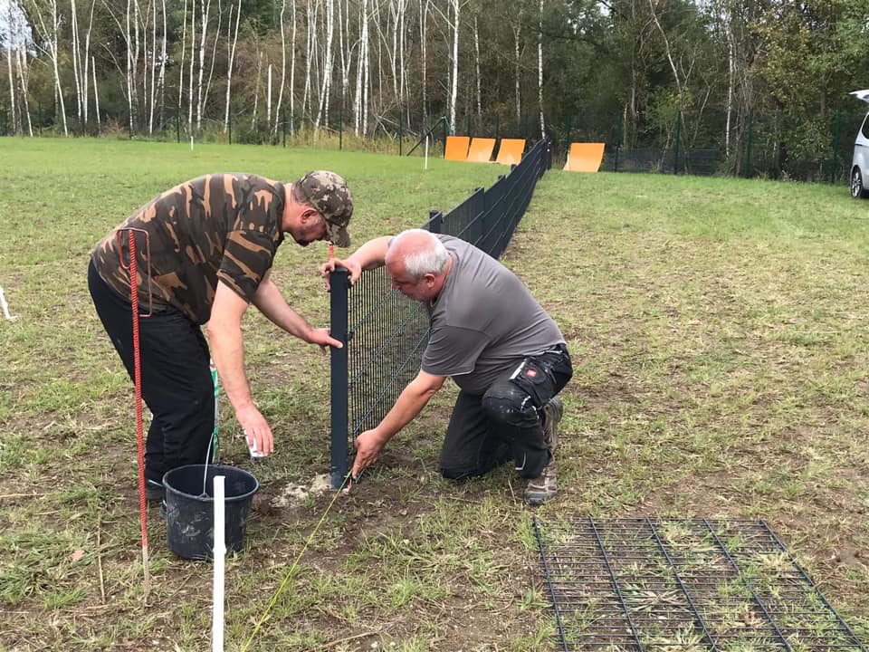 Zaunbau auf dem Gelände