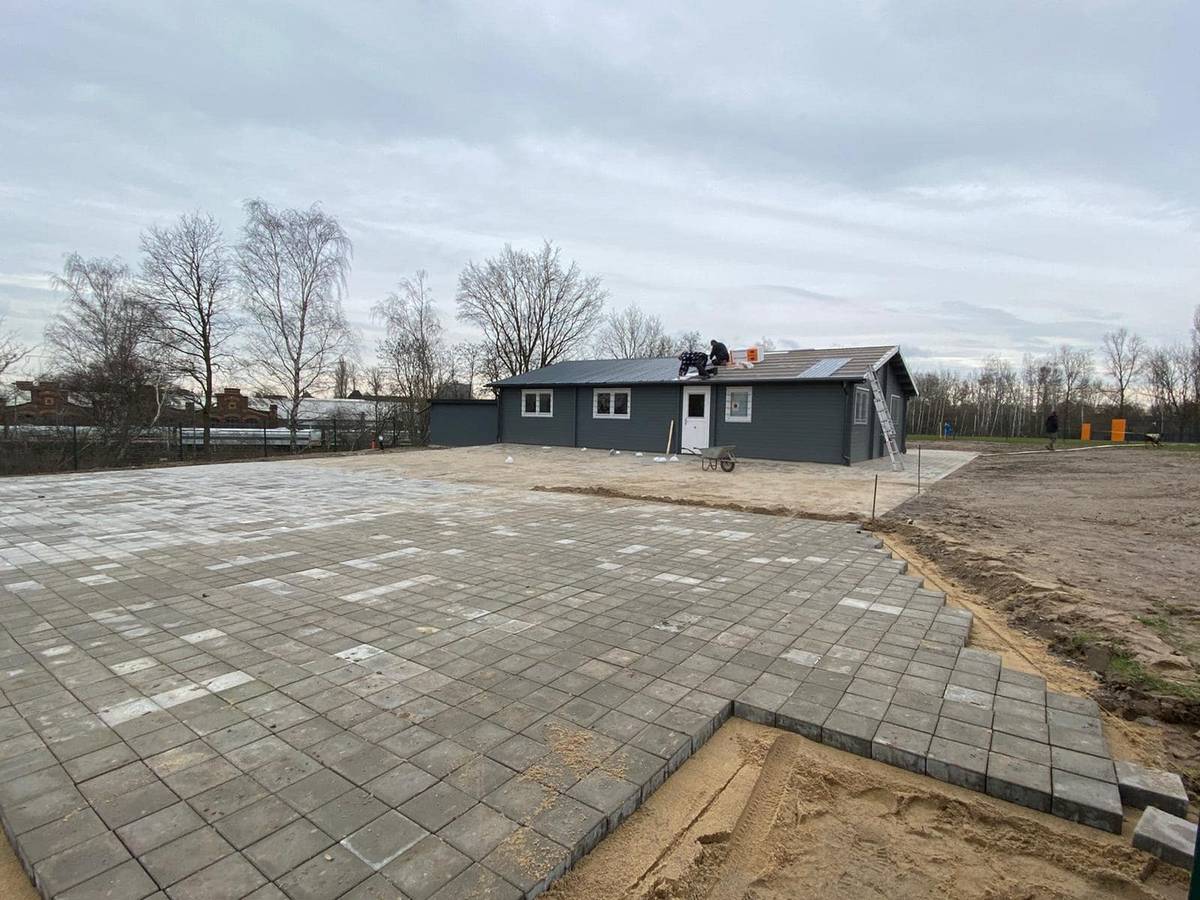 Und noch immer -> Aussenanlage